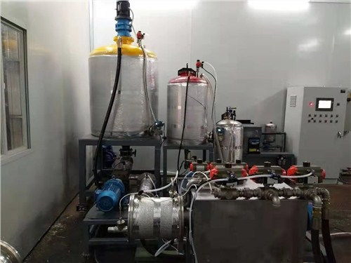 環保先行，品質為本——探秘天津人造草坪PU背膠機在環保設備研發中的創新應用
